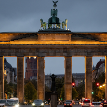 Das Brandenburger Tor im Oktober 2025. Andere Bilder, die einen Putin-Ballon über dem Tor zeigen, sind gefälscht.
