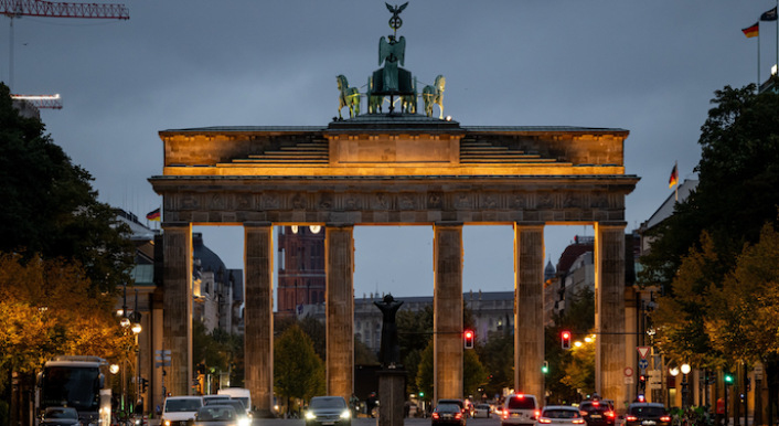 Das Brandenburger Tor im Oktober 2025. Andere Bilder, die einen Putin-Ballon über dem Tor zeigen, sind gefälscht.