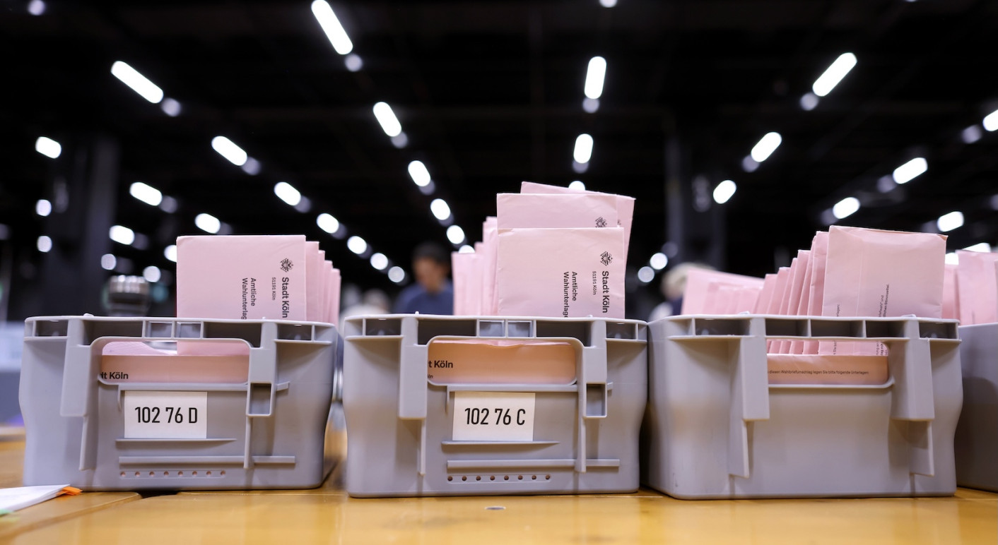 Briefwahlunterlagen zur Kommunalwahl in NRW in Köln: AfD-Wähler stimmen in der Regel seltener per Brief ab (Quelle: Christoph Hardt / Picture Alliance / Panama Pictures)