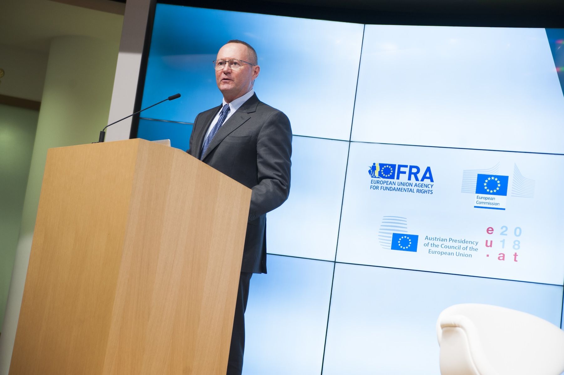 Der Menschenrechtskommissar des Europarats Michael O'Flaherty (Bild: Nicolas Landemard / Picture Alliance / Zumapress)