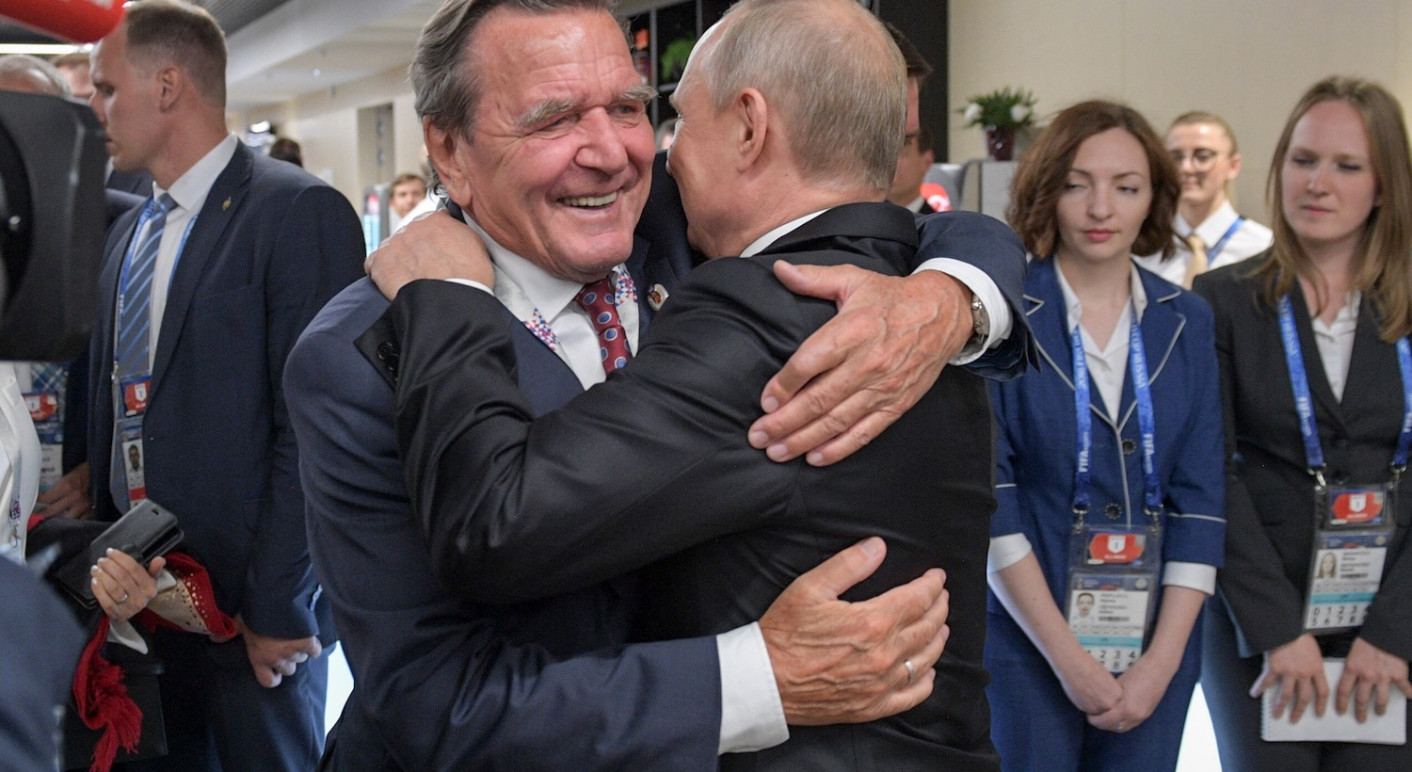 Altkanzler Gerhard Schröder im Sommer 2018 mit Putin (Foto: Alexei Druzhinin / DPA / Picture Alliance)