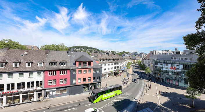 Ein Flixbus fährt im nordrhein-westfälischen Siegen (Symbolbild) (Bild: Rene Traut / Picture Alliance)