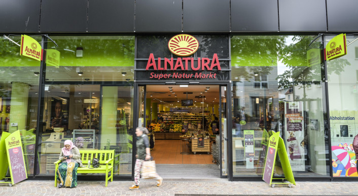 Der eingang zu einem Alnatura-Biomarkt in Freiburg.