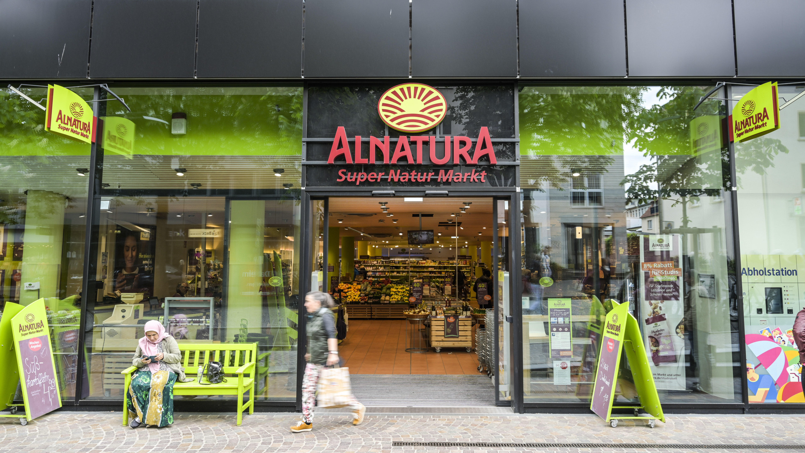 Der eingang zu einem Alnatura-Biomarkt in Freiburg.