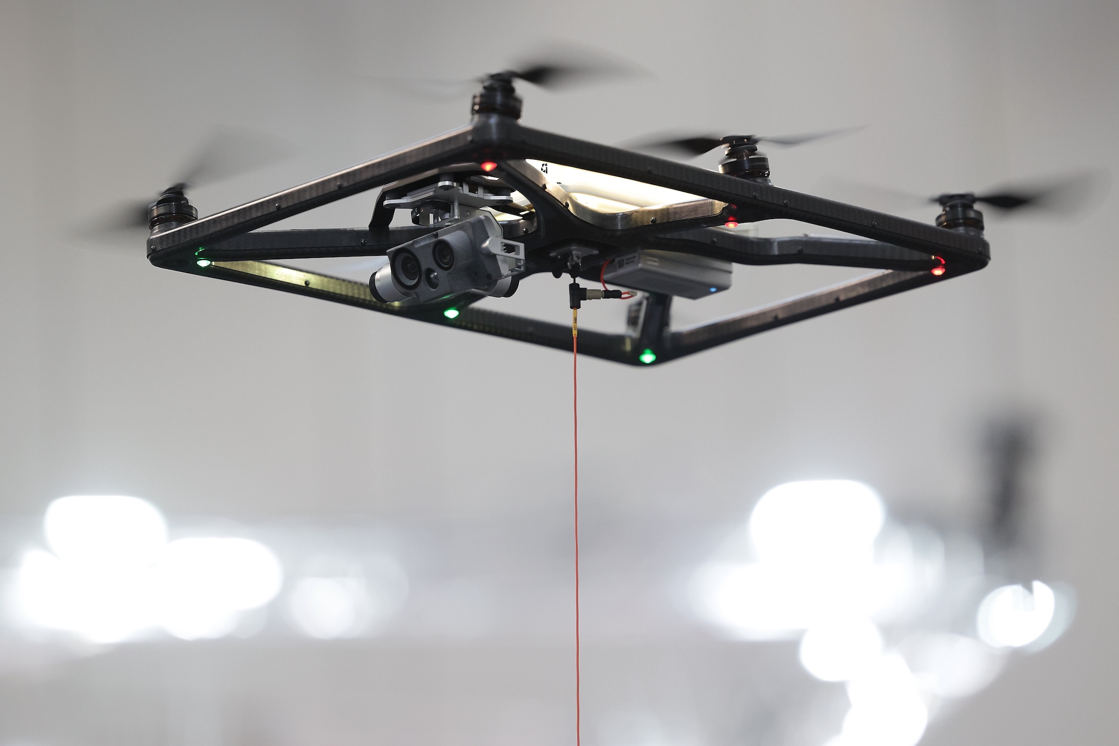 drohne-kabelgebunden-fotokite-david-young-dpa-picture-alliance