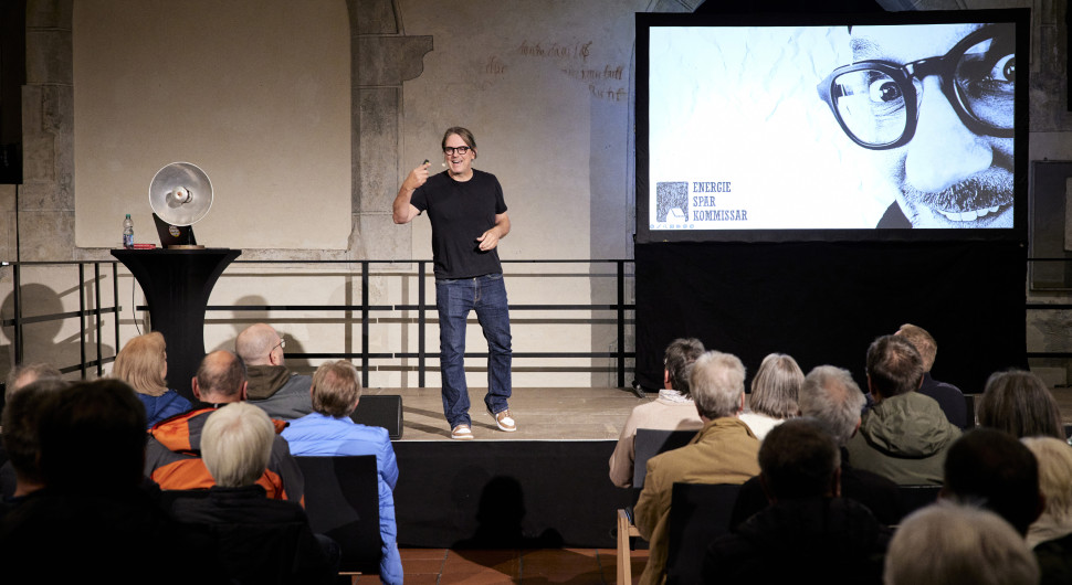 Sogenannter Energiesparkommissar Carsten Herbert spricht „zur Heizung von morgen“ in der Peterskirche in Vaihingen an der Enz.