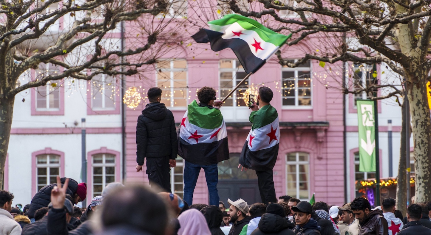 Syrer-feiern-in-Mainz-Sturz-Assads-rechte-Profile-auf-X-unterstellen-Sturm-auf-Weihnachtsmarkt