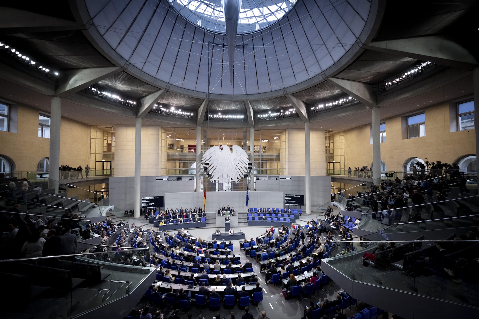 bundestag-plenarsaal-foto-stefan-boness-picture-alliance-ipon