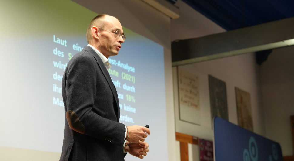 Marek Miara vom Fraunhofer Institut für Solare Energiesysteme ist auch bekannt als „Wärmepumpenpapst”.