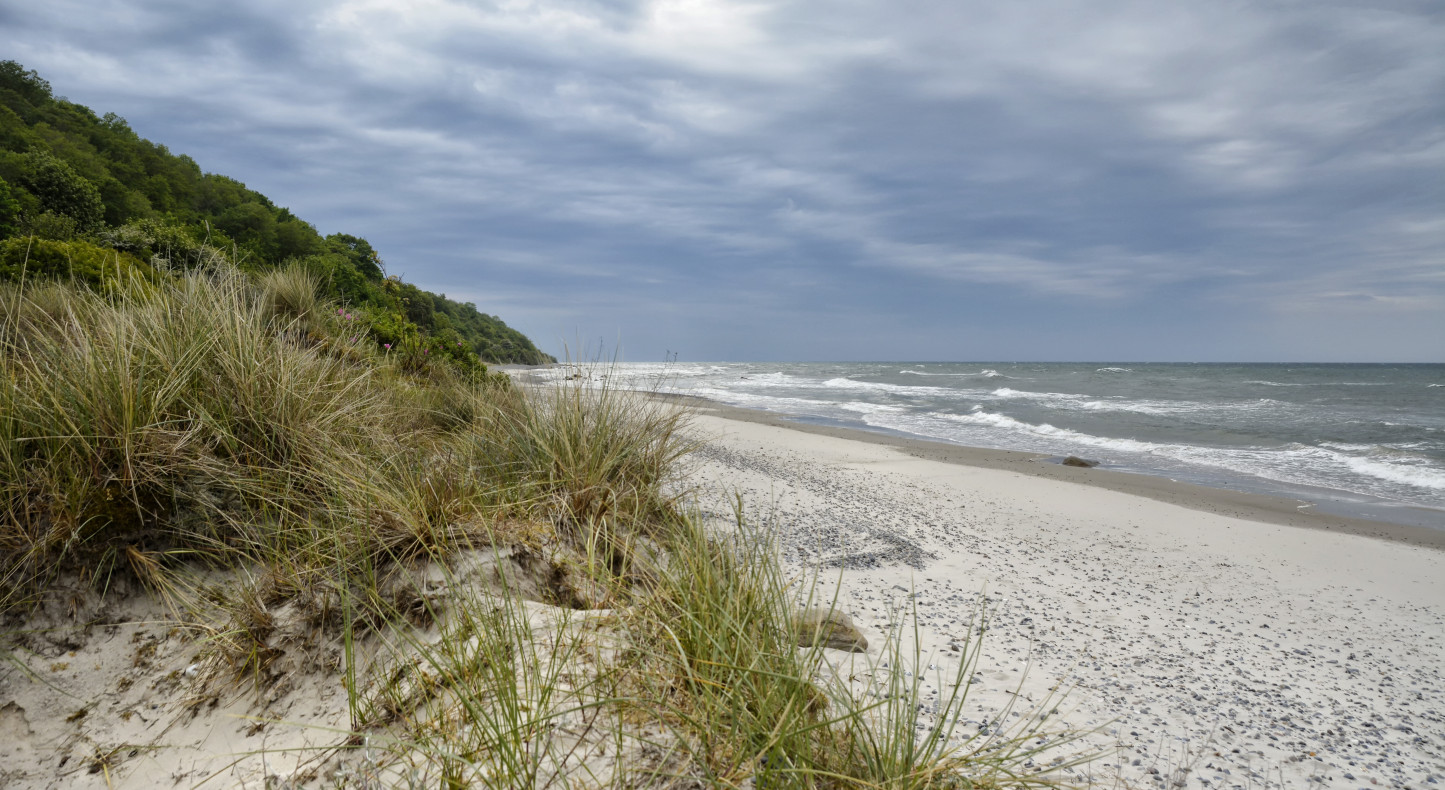 KI-Bild-von-Bunker-an-Steilk-ste-widerlegt-Meeresspiegelanstieg-nicht