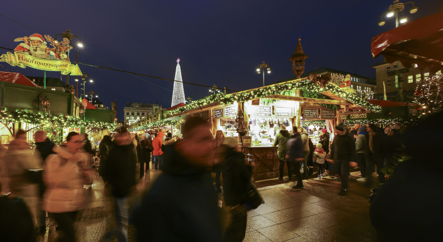 Weihnachtsmarkt Rathausmarkt in Hamburg