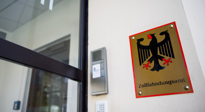 Das Zollfahndungsamt Essen führte Durchsuchungen am Stammsitz der Maschinenfabrik Köppern durch (Archivbild). Foto: Rolf Vennenbernd/dpa