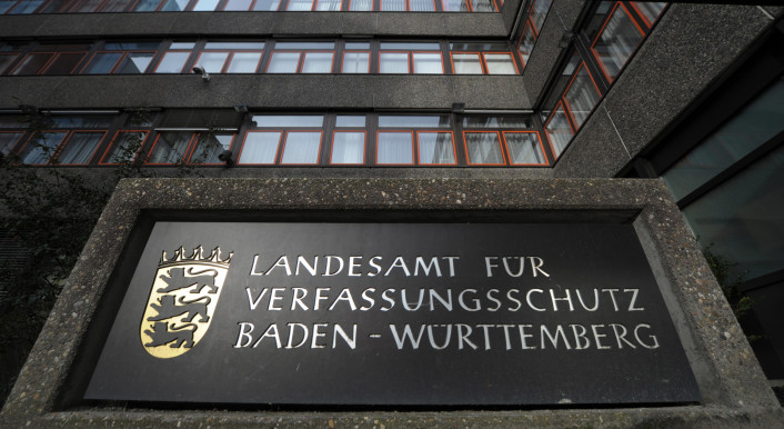 Schild zum Eingang des Landesverfassungsschutz in Baden-Würtemmberg