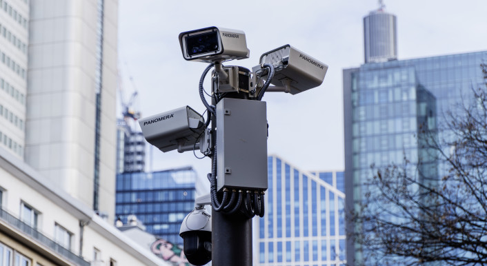 Eine Anlage zur Videoüberwachung steht im Bahnhofsviertel.