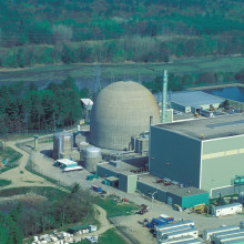 Das US-Kernkraftwerk Maine Yankee ist seit 2005 komplett zurückgebaut. Der Betreiber wird dafür finanziell entschädigt, dass er die nuklearen Abfälle weiter auf seinem Gelände lagert.