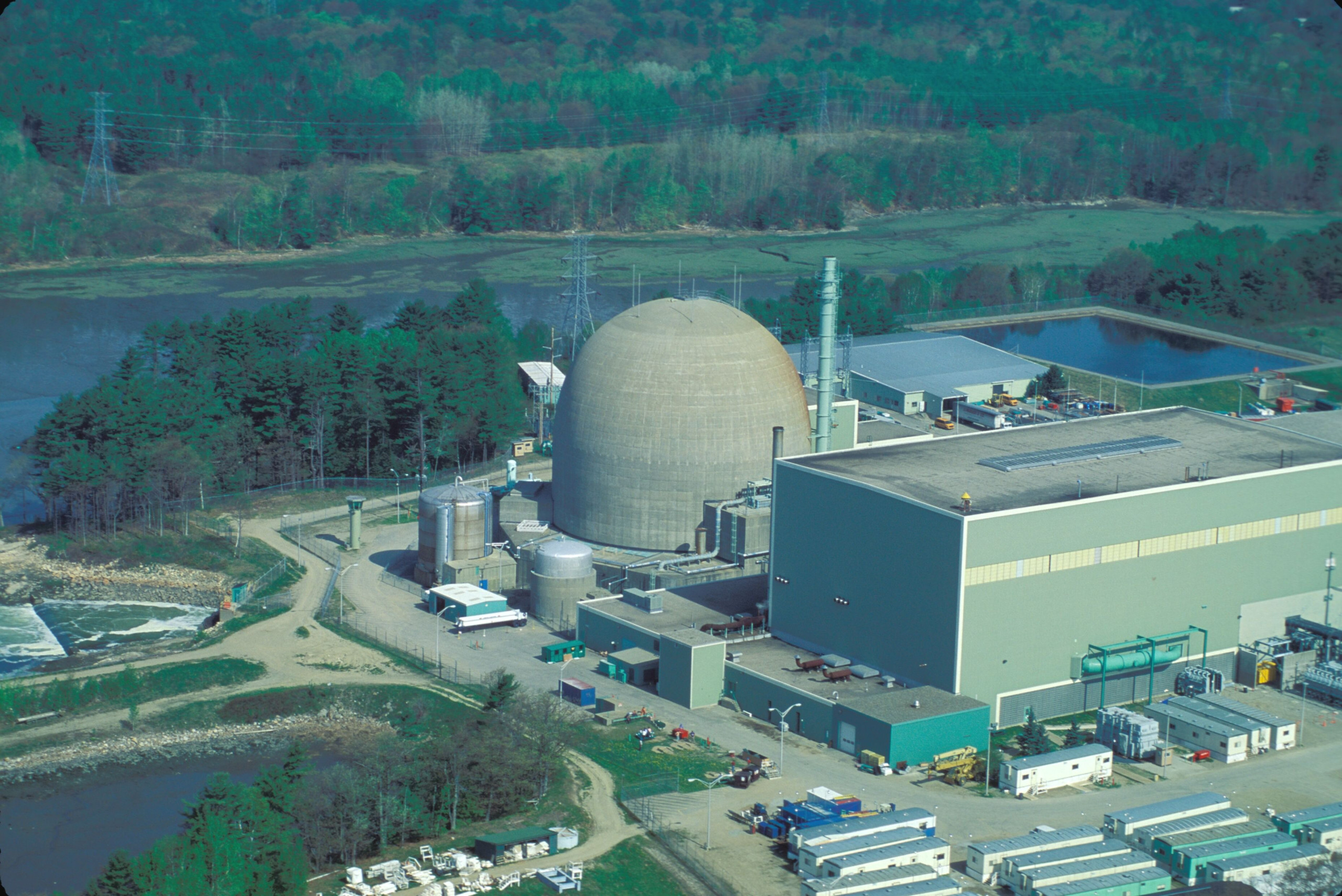 Das US-Kernkraftwerk Maine Yankee ist seit 2005 komplett zurückgebaut. Der Betreiber wird dafür finanziell entschädigt, dass er die nuklearen Abfälle weiter auf seinem Gelände lagert.