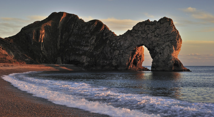 Durdle Door an der Jurassic Coast in Dorset, Südengland (Bild: imageBROKER / Picture Alliance / Alimdi / Arterra)