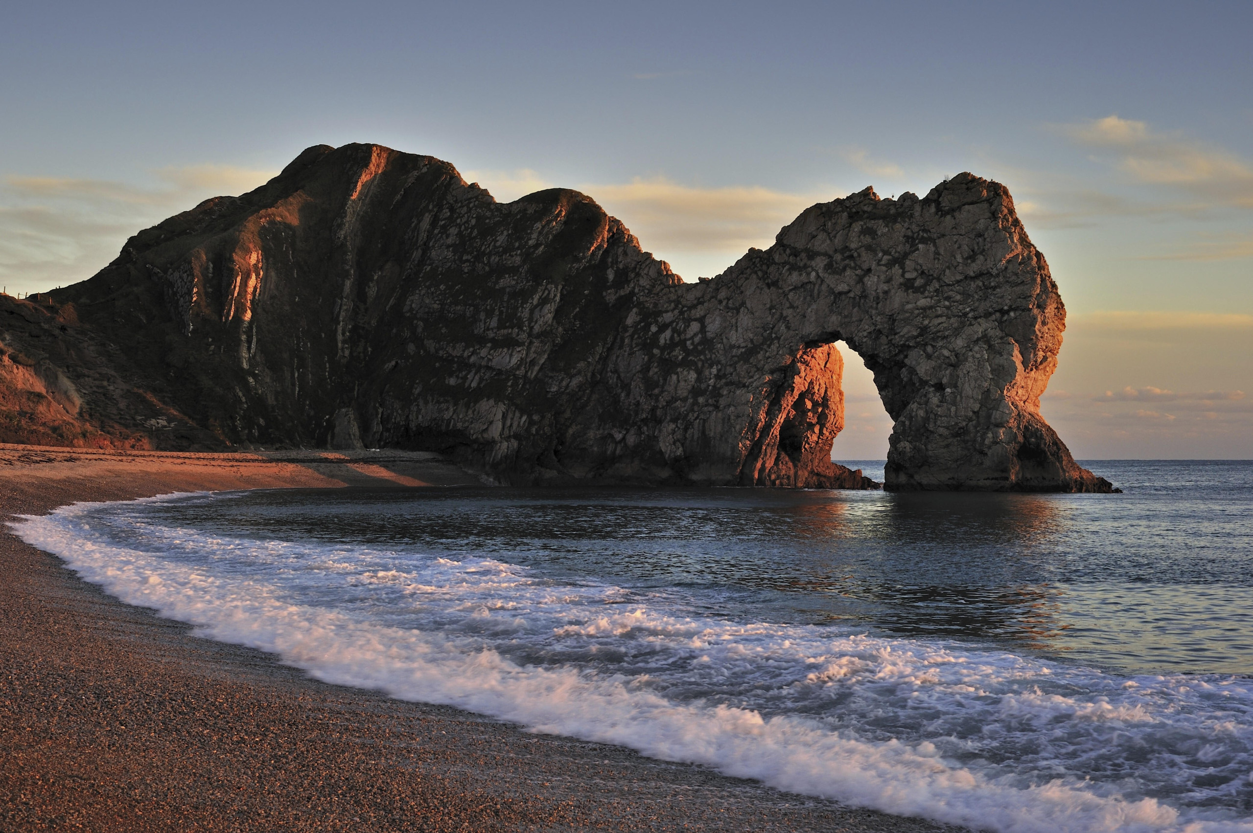 Durdle Door an der Jurassic Coast in Dorset, Südengland (Bild: imageBROKER / Picture Alliance / Alimdi / Arterra)