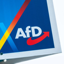 Nahaufnahme von einem Wahlplakat der Partei AfD - Alternative für Deutschland.
