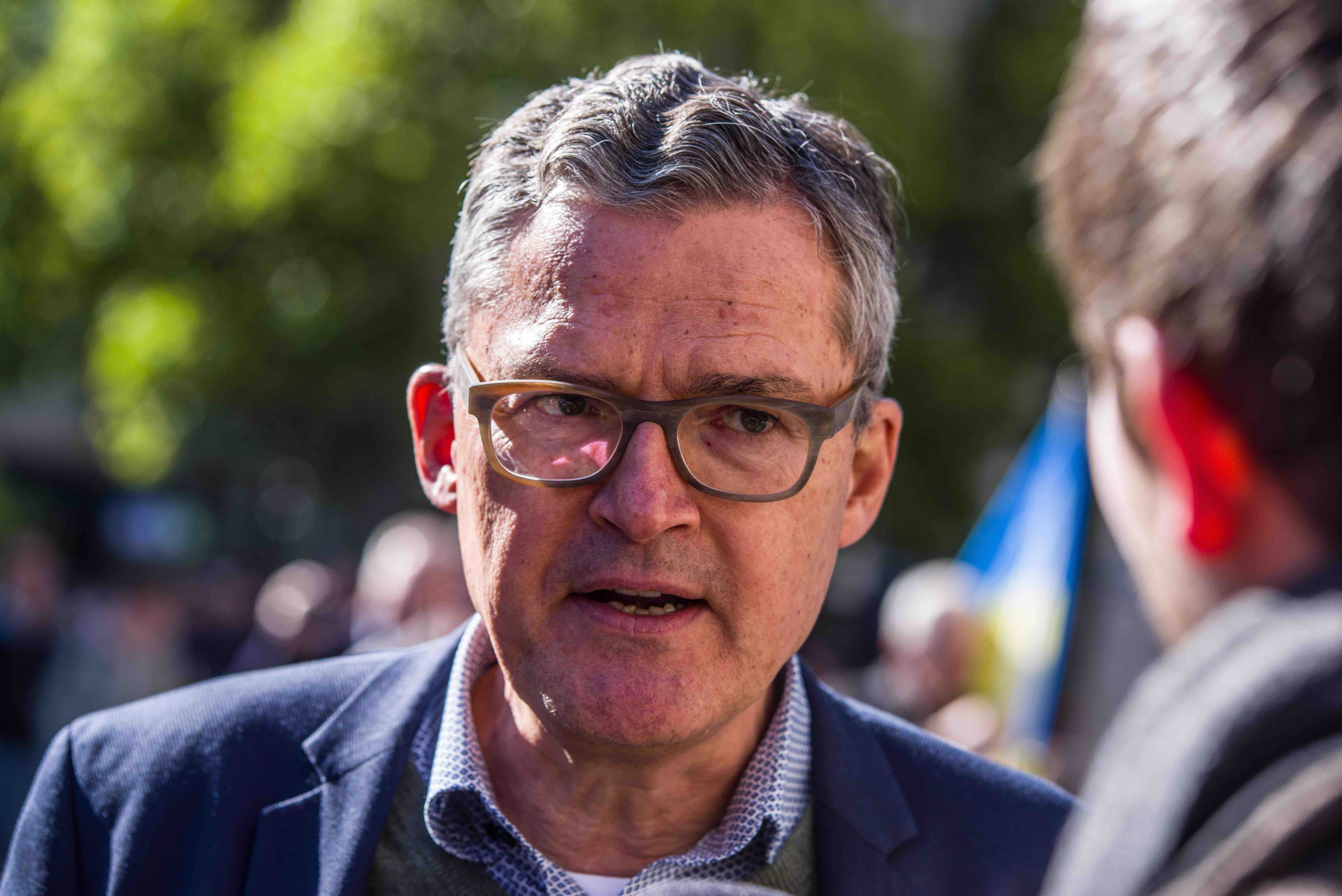 CDU-Außenpolitiker Roderich Kiesewetter sagte 2024 in einem Interview mit der Welt, dass die Sicherheit der Ukraine im Interesse Deutschlands sei. Diese Aussage wird in Sozialen Netzwerken immer wieder verfälscht. (Foto: Sachelle Babbar / Zumapress / Picture Alliance)