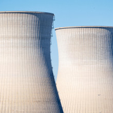 Die Kühltürme des stillgelegten Atomkraftwerks Gundremmingen in Bayern