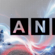 Collage mit Logo der Webseite Anonymous News (nutzt die Guy-Fawkes-Maske), der Hintergrund erinnert an Moskau