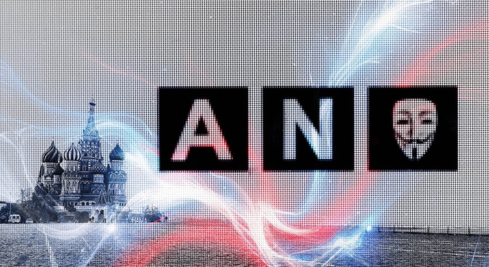 Collage mit Logo der Webseite Anonymous News (nutzt die Guy-Fawkes-Maske), der Hintergrund erinnert an Moskau