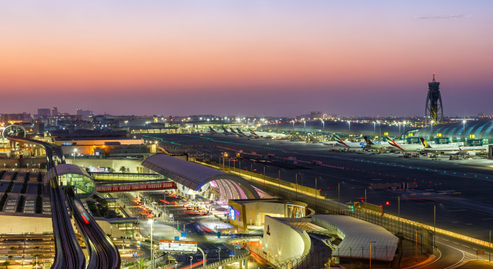 Der Flughafen Dubai wurde bei Angriffen teilweise beschädigt (Bild: Markus Mainka / Picture Alliance / Chromorange)