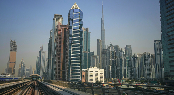 Blick auf Hochhäuser in Dubai