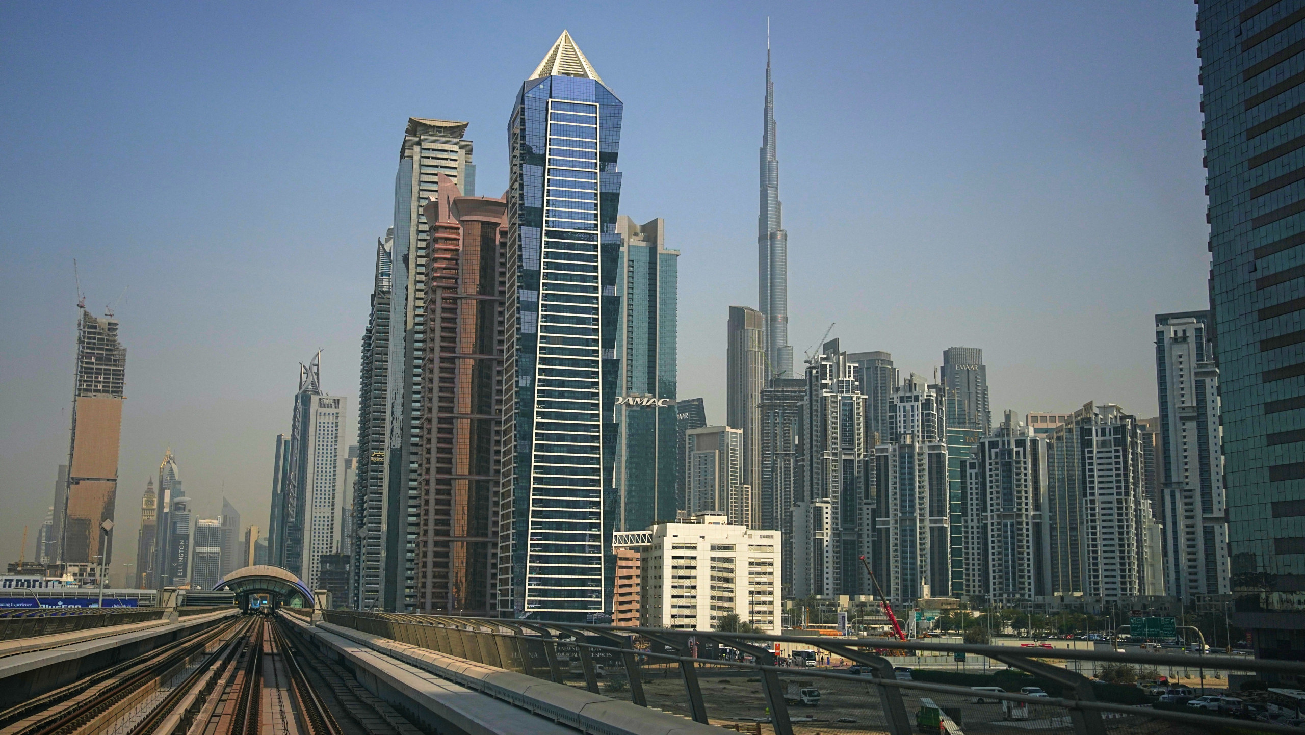 Blick auf Hochhäuser in Dubai