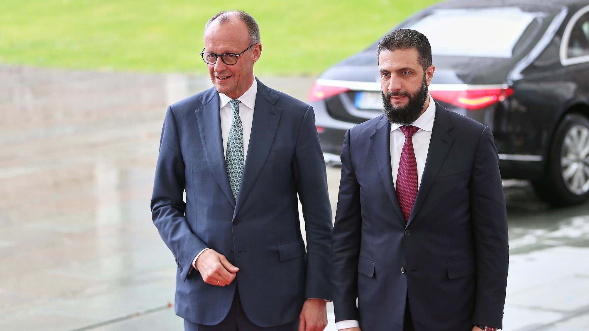 Bundeskanzler Friedrich Merz (CDU) und Ahmed al-Scharaa