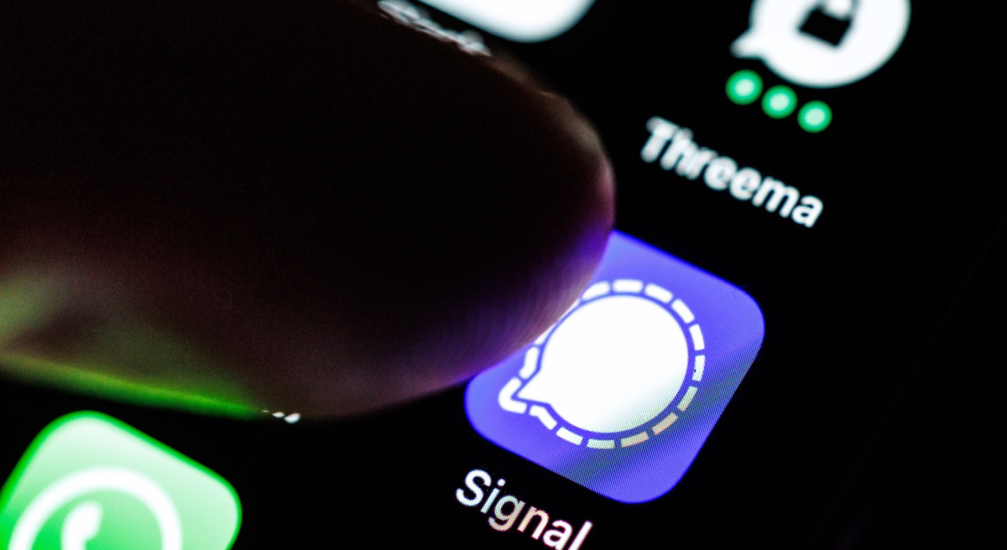 Signal Messenger Attacks: Is Russia Involved & How to Protect Yourself?