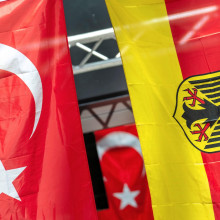 die deutsche und türkische Flagge