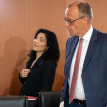 Lars Klingebeil, Katherina Reiche und Friedrich Merz (v.l.n.r.): Drei Politiker auf der Suche nach der deutschen Klimastrategie.