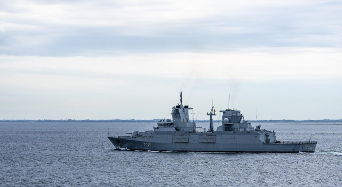 Das Kriegsschiff „Rheinland-Pfalz“ (F 225) auf hoher See in der Nordsee. (picture alliance / CHROMORANGE | Michael Bihlmayer)
