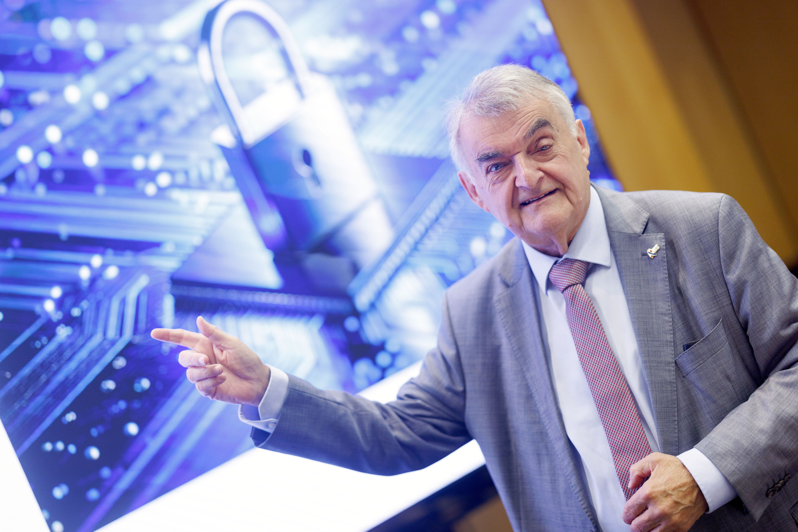 NRW-Innenminister Herbert Reul bei einem Pressegespräch im NRW-Innenministerium