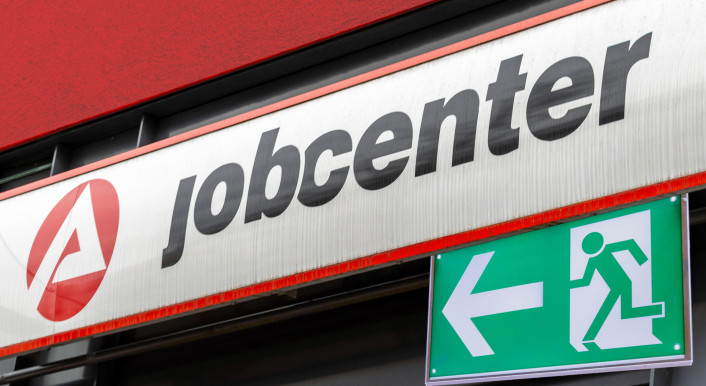 Das Jobcenter prüft Ansprüche auf Bürgergeld nach gesetzlichen Vorgaben (Bild: Michael Bihlmayer / Chromorange / Picture Alliance)
