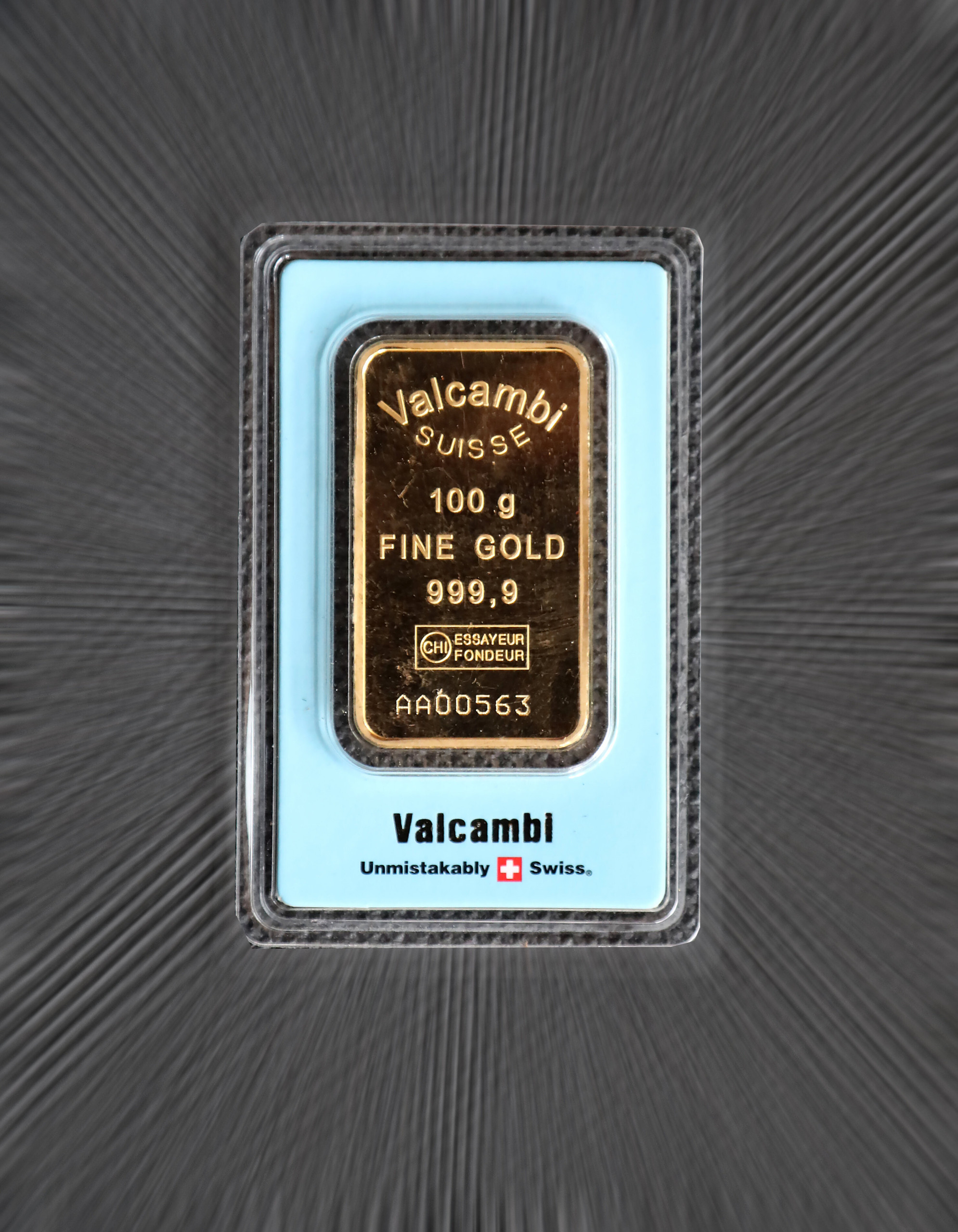 Im Bild ist ein 100-Gramm schwerer Goldbarren zu sehen. Imprägniert ist darin das Schweizer Gütesiegel der Raffinerie Valcambi aus dem Tessin.