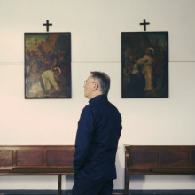 Screenshot des Musikvideos von „Der Vorhang zerreist“ der Band Ruhama