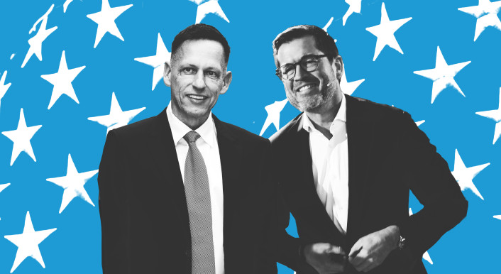 Collage von Peter Thiel und Karl-Theodor zu Guttenberg: Peter Thiel bezeichnete Karl-Theodor von Guttenberg (KTG) 2018 als seinen „persönlichen Freund.“ Seit diesem Frühjahr sitzt KTG im Verwaltungsrat von Bitpanda, einem Wiener Krypto-Unternehmen – der Trump-Vertraute Thiel ist der größte Investor