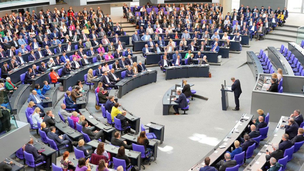 Blick in den Plenarsaal bei der Kanzlerwahl vor dem zweiten Wahlgang im Bundestag.