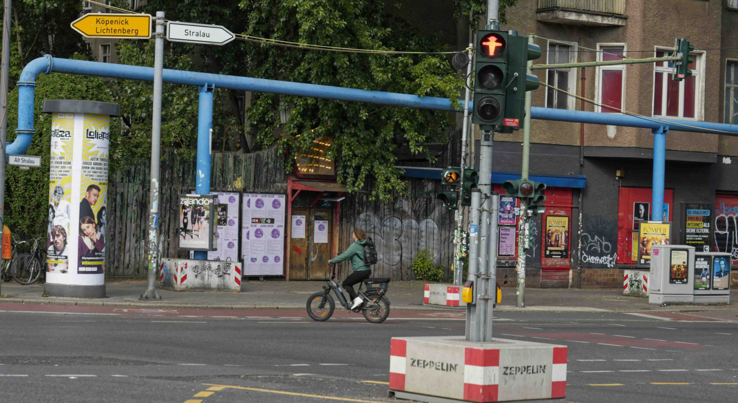Ampel-vor-Berliner-Club-Wilde-Renate-nicht-wegen-Juni-Hitze-geschmolzen