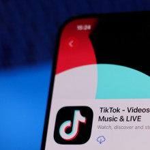 Auf Tiktok kursiert ein Deepfake der ARD-Nachrichtensprecherin Romy Hiller. Ähnliche Fälschungen gab es dort bereits von ZDF-Moderator Christian Sievers.