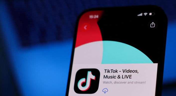 Auf Tiktok kursiert ein Deepfake der ARD-Nachrichtensprecherin Romy Hiller. Ähnliche Fälschungen gab es dort bereits von ZDF-Moderator Christian Sievers.