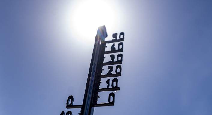 Thermometer-Temperatur-Symbolbild-Klinawandel.David-Inderlied-Kirchner-Media-Picture-Alliance