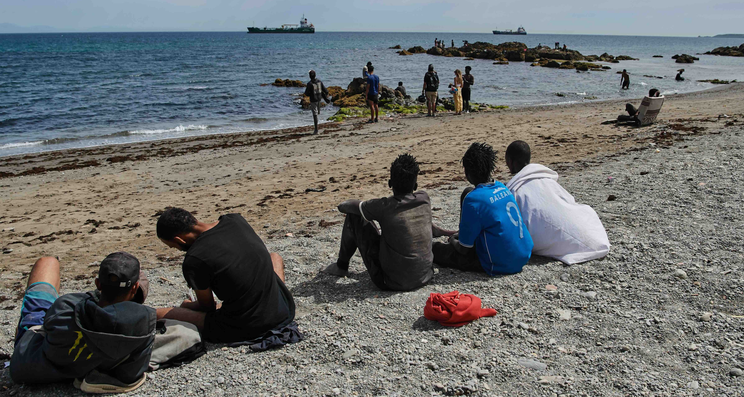 Schutzsuchende berichteten CORRECTIV in Ceuta, dass sie Beiträge in Sozialen Netzwerken gesehen hätten und von dem Gerücht einer angeblich offenen Grenze (Foto: Antonio Sempere / AP Photo / Picture Alliance)