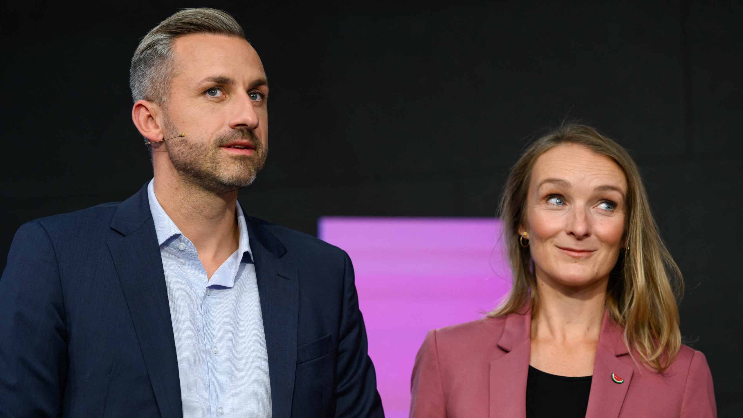 Ulrich Siegmund (AfD) und Claudia Wittig (BSW) stehen gemeinsam bei einer Veranstaltung zur Wahl in Sachsen-Anhalt.