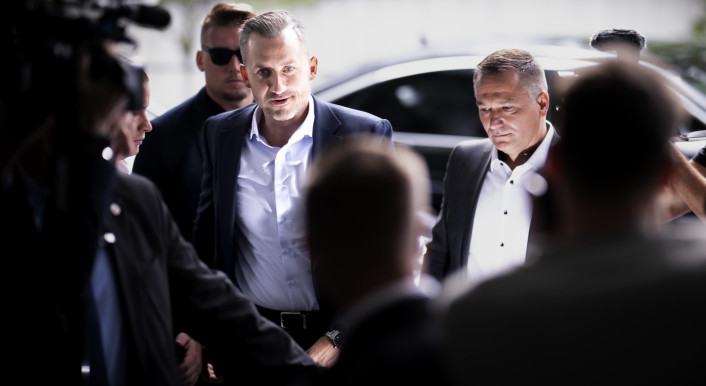 DEU, Deutschland, Germany, Berlin, 07.09.2026 Ankunft mit Personenschuetzer von Ulrich Siegmund , AfD-Spitzenkandidat AfD Alternative für Deutschland in Sachsen-Anhalt waehrend der Bundespressekonferenz zum Thema Landtagswahl in Sachsen-Anhalt in Berlin Deutschland en: Ulrich Siegmund , lead candidate for the AfD Alternative for Germany in Saxony-Anhalt during the federal press conference regarding the state election in Saxony-Anhalt held in Berlin Germany .