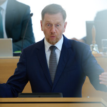 Sachsens Ministerpräsident Michael Kretschmer (CDU) im Sächsichen Landtag. Bezüglich der Russland-Politik gibt es Dissens mit der Bundesregierung. Foto: picture alliance/dpa | Katharina Kausche