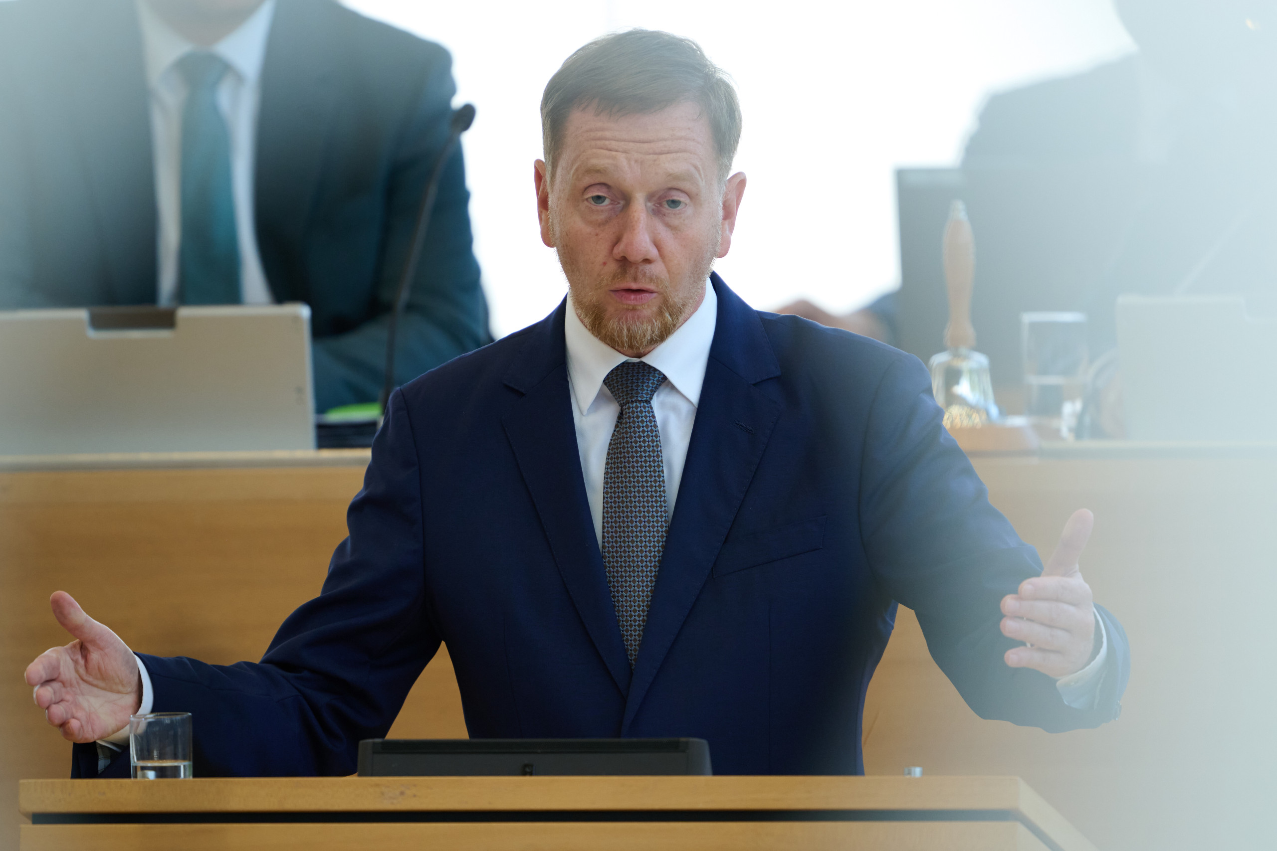 Sachsens Ministerpräsident Michael Kretschmer (CDU) im Sächsichen Landtag. Bezüglich der Russland-Politik gibt es Dissens mit der Bundesregierung. Foto: picture alliance/dpa | Katharina Kausche
